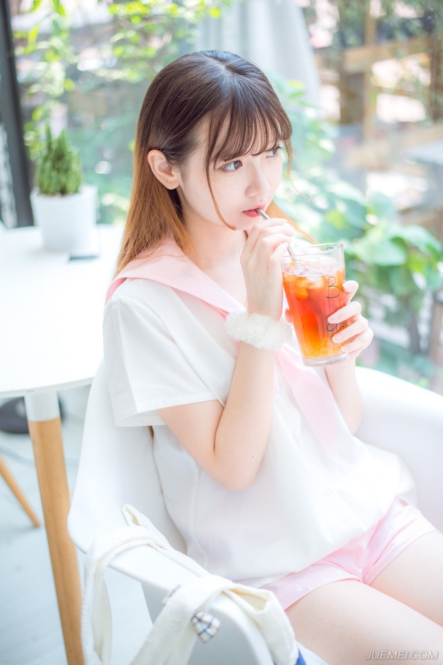 “事急从权，如今既然要用张任，说不得，当用一些手段。”法正微笑道。